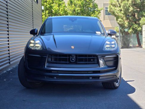 Certified 2025 Porsche Macan AWD/4WD image 10