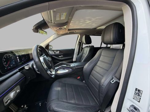 Used 2023 Mercedes-Benz GLS 580 4MATIC image 2