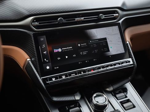 Used 2025 Aston Martin Vanquish image 30