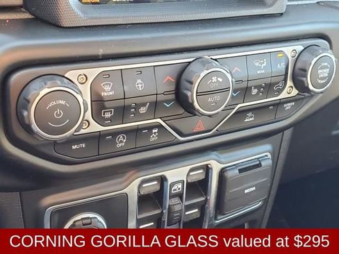 Used 2022 Jeep Gladiator Mojave w/ Cold Weather Group image 19