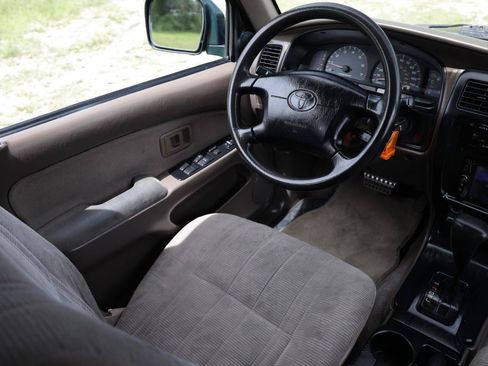 Used 2000 Toyota 4Runner SR5 w/ Upgrade Value Pkg 2 RWD image 21