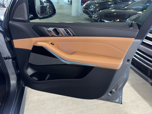 Certified 2025 BMW X5 xDrive50e w/ M Sport Package image 9