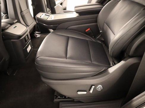New 2025 Lincoln Navigator Reserve w/ Jet Appearance Package AWD/4WD image 13
