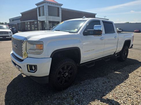 Used 2016 GMC Sierra 2500 Denali w/ Duramax Plus Package AWD/4WD image 4