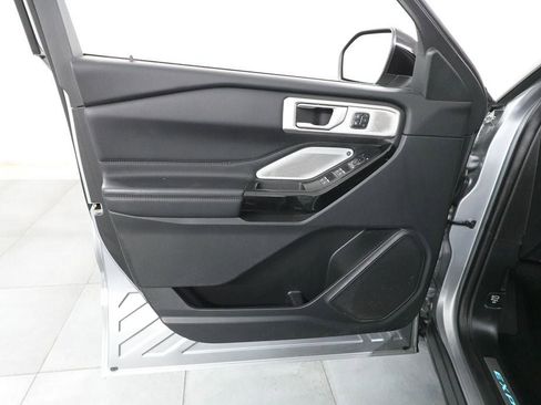 Certified 2023 Ford Explorer Platinum w/ Technology Package AWD/4WD image 22