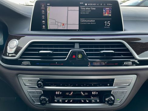 Used 2022 BMW 750i xDrive w/ Luxury Rear Seating Package image 19