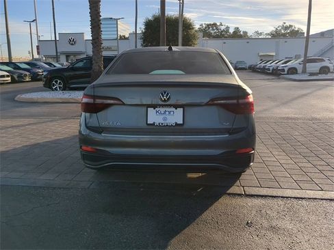 Certified 2023 Volkswagen Jetta SE image 5