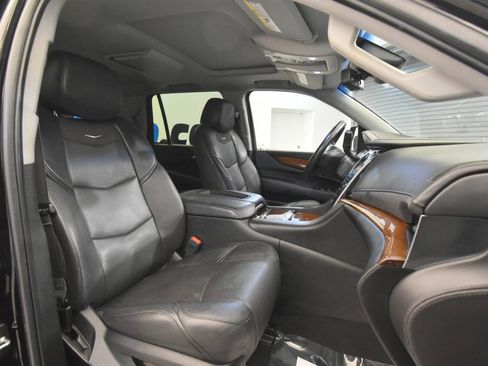 Used 2020 Cadillac Escalade Premium Luxury AWD/4WD image 18
