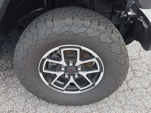 Used 2024 Jeep Wrangler Rubicon AWD/4WD image 16