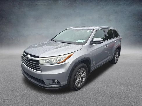 Used 2015 Toyota Highlander XLE AWD/4WD image 4