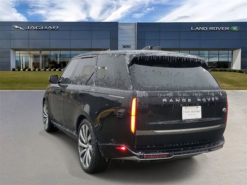 Used 2023 Land Rover Range Rover SE image 2