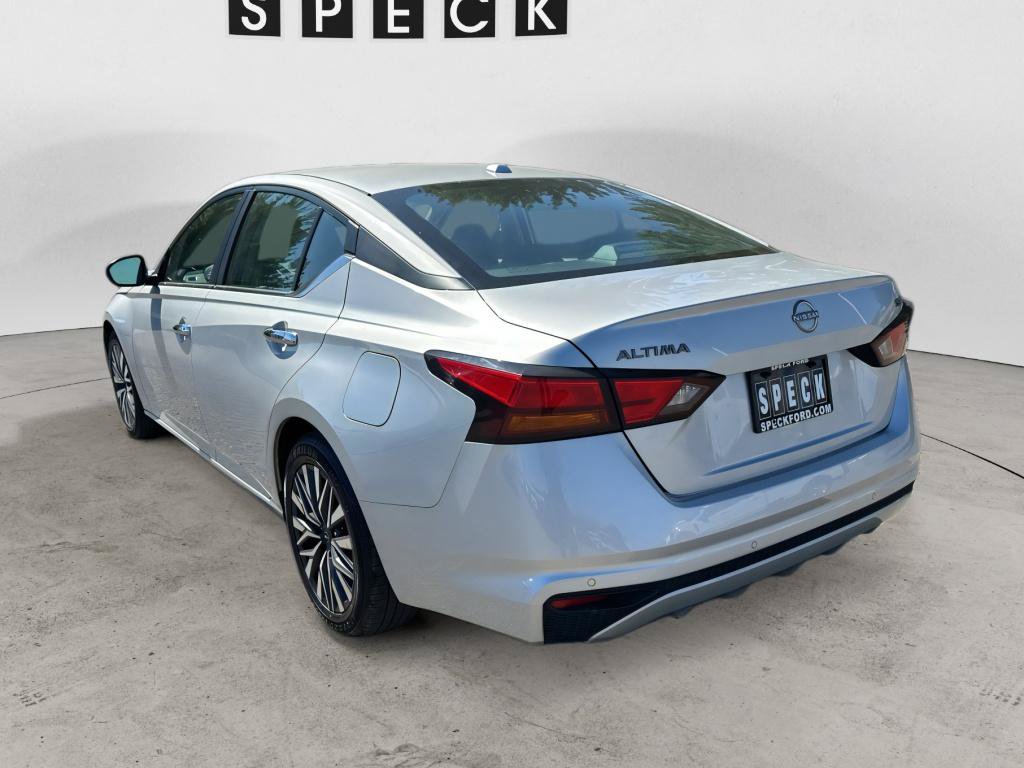 Used 2024 Nissan Altima 2.5 SV FWD image 3