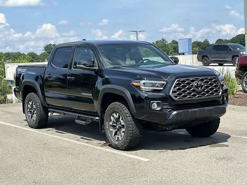 Used 2023 Toyota Tacoma TRD Off-Road w/ Technology Package AWD/4WD image 19