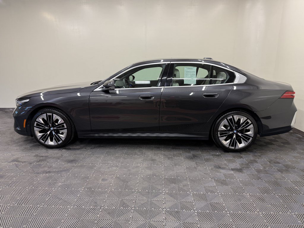 Used 2024 BMW 530i xDrive w/ Premium Package AWD/4WD image 2