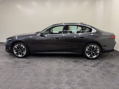 Used 2024 BMW 530i xDrive w/ Premium Package AWD/4WD image 2