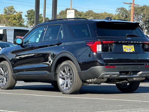 New 2026 Ford Explorer Active w/ Active Comfort Package image 6