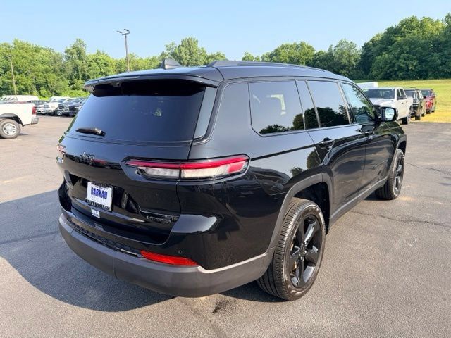 Used 2025 Jeep Grand Cherokee L Limited w/ Luxury Tech Group II AWD/4WD image 3