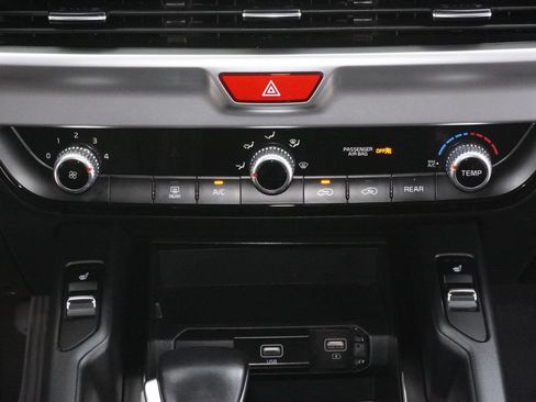 Used 2021 Kia Telluride S FWD image 16