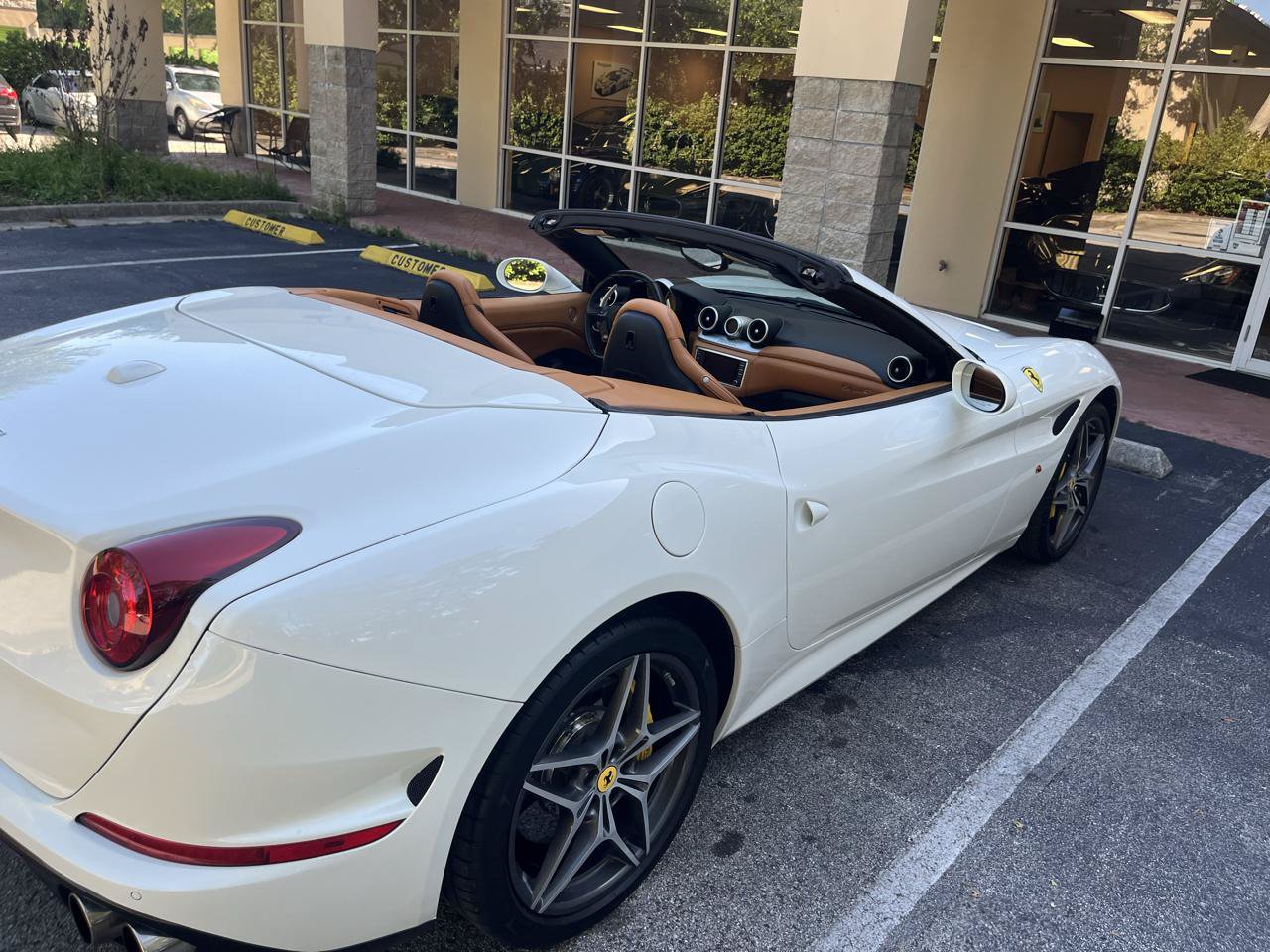 Used 2016 Ferrari California T RWD image 5