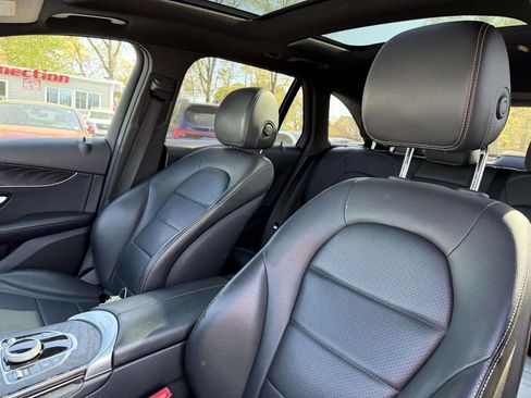 Used 2018 Mercedes-Benz GLC 300 4MATIC w/ Premium Package image 9