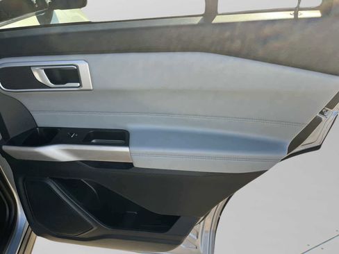 Used 2022 Ford Explorer XLT w/ Equipment Group 202A image 21
