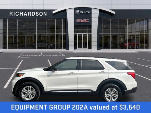 Used 2024 Ford Explorer XLT w/ Equipment Group 202A AWD/4WD image 2