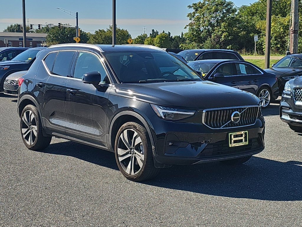 Used 2025 Volvo XC40 B5 Ultra w/ Climate Package AWD/4WD image 1