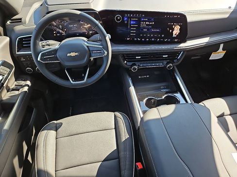 New 2025 Chevrolet Suburban Premier image 9