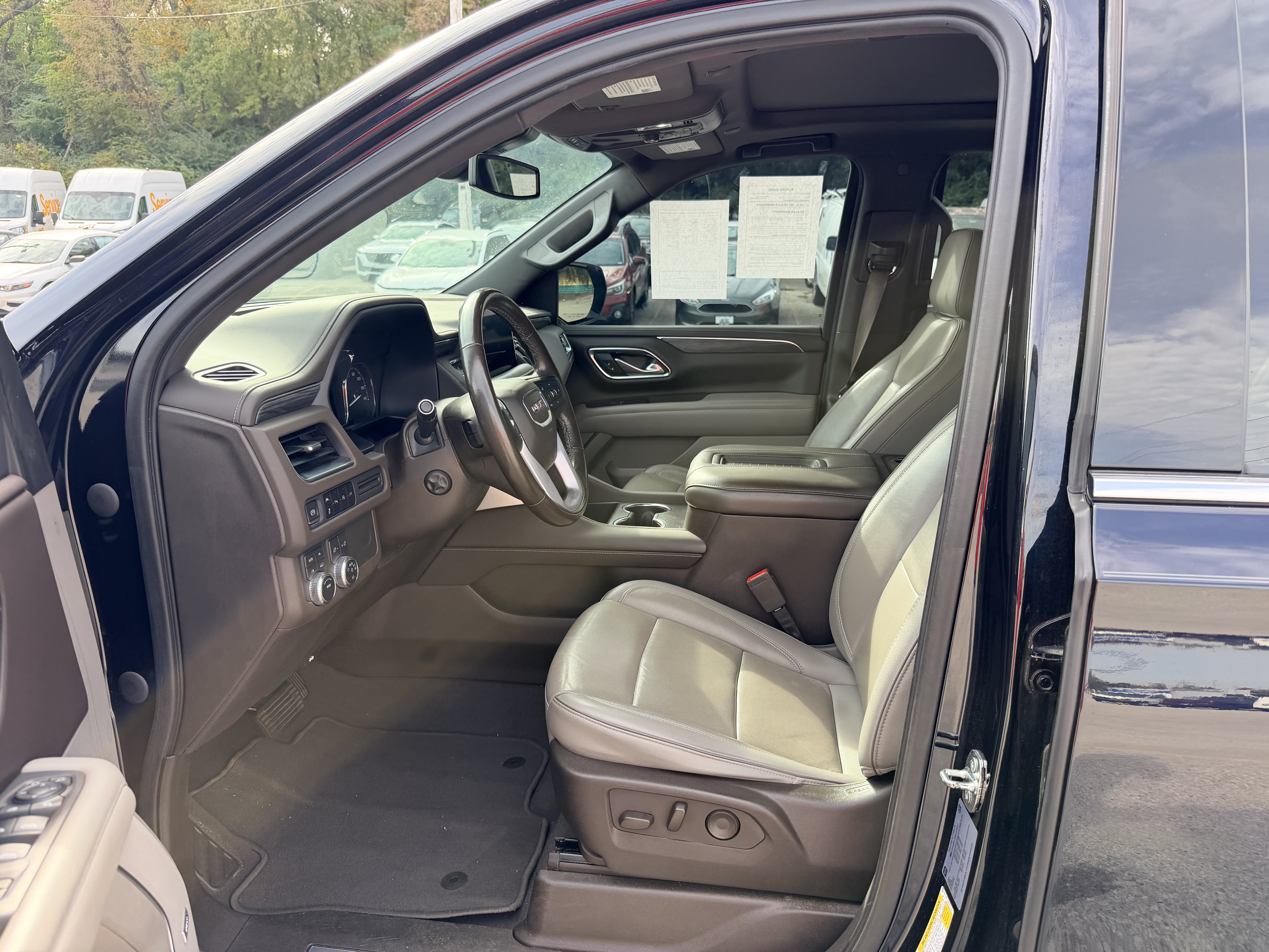Used 2021 GMC Yukon SLT w/ SLT Premium Package AWD/4WD image 13