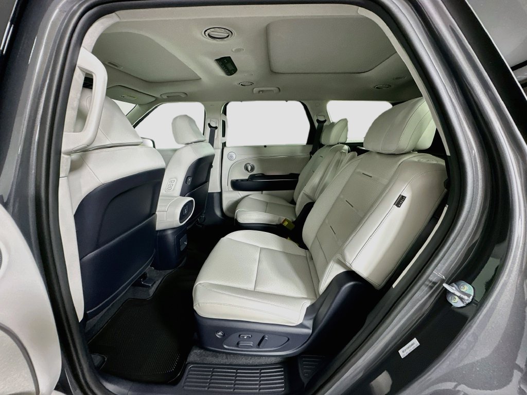 New 2027 Hyundai Palisade Calligraphy FWD image 17