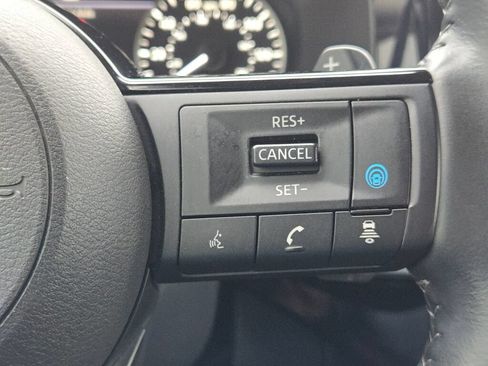 Used 2025 Nissan Pathfinder SL AWD/4WD image 31