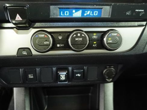 Used 2022 Toyota Tacoma SR5 RWD image 29