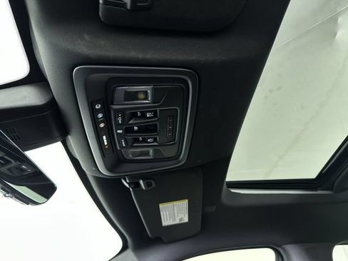 Used 2021 GMC Sierra 1500 AT4 w/ AT4 Value Package AWD/4WD image 19