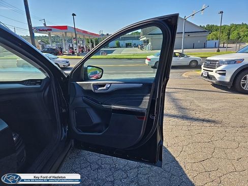 Used 2024 Ford Escape Platinum AWD/4WD image 17