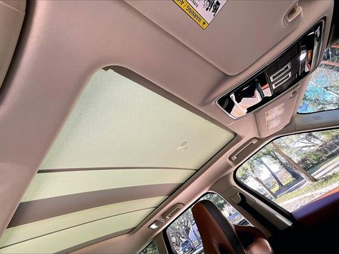 Used 2017 Land Rover Range Rover Sport SVR image 24