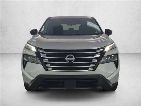 Used 2024 Nissan Rogue S FWD image 2