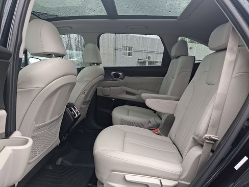 Used 2023 Kia Sorento SX Prestige image 10