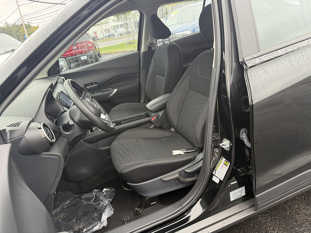 Used 2024 Nissan Kicks SV FWD image 12
