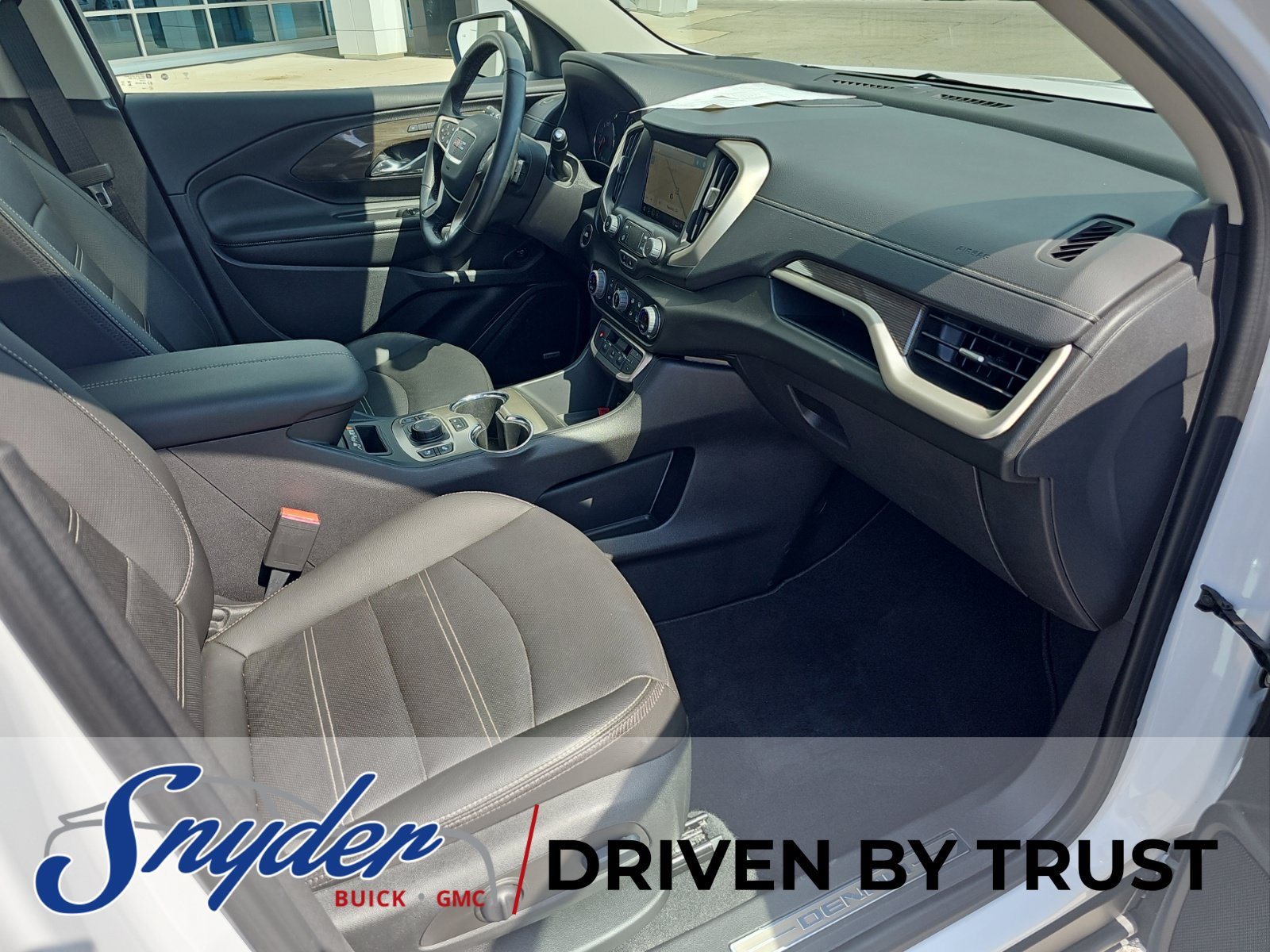 Used 2024 GMC Terrain Denali w/ Denali Premium Package AWD/4WD image 36