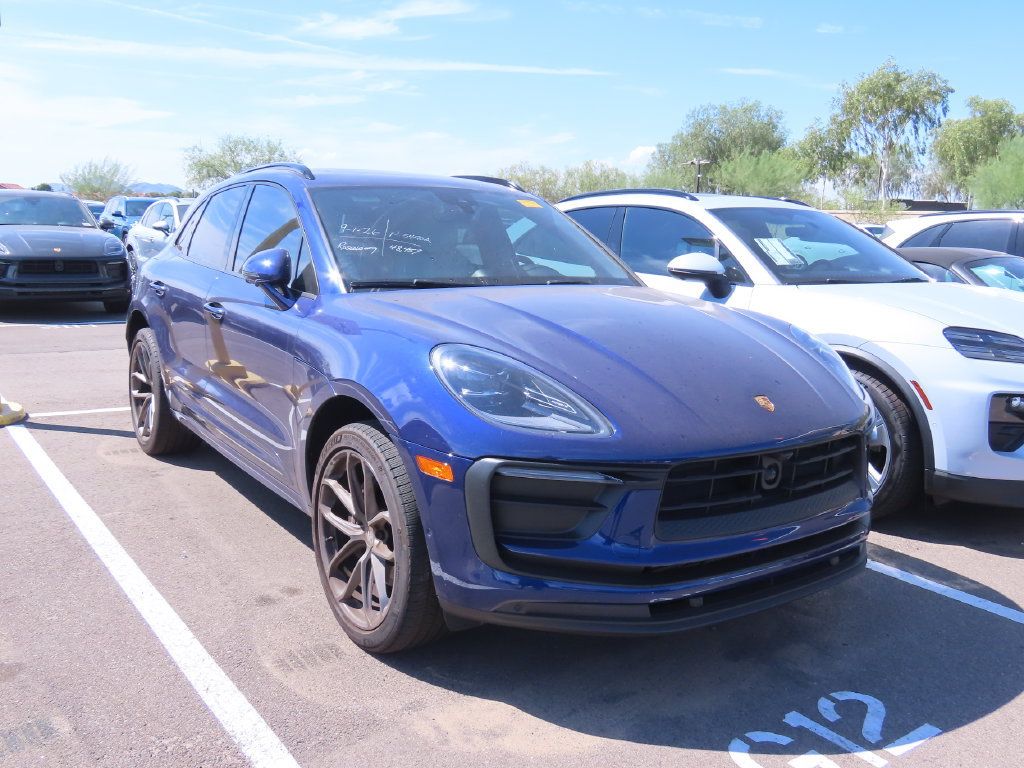 Used 2022 Porsche Macan AWD/4WD image 1