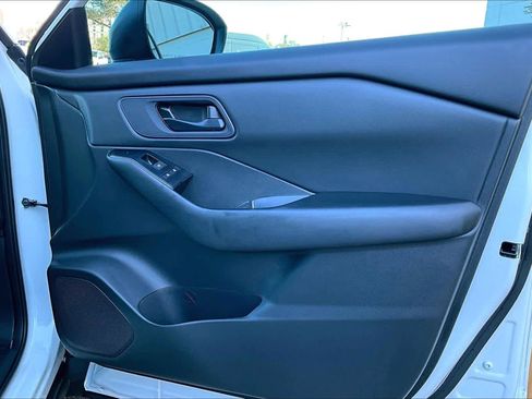 Used 2024 Nissan Rogue S image 22