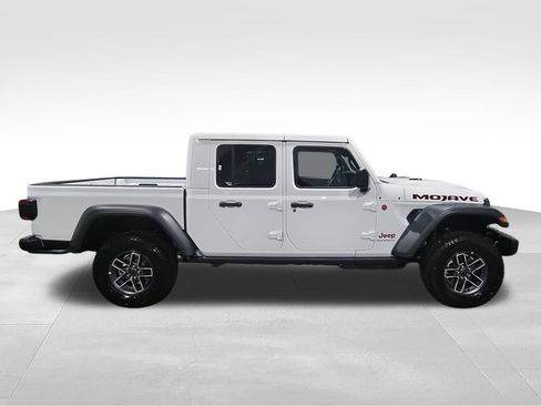 New 2026 Jeep Gladiator Mojave w/ Steel Bumper Group AWD/4WD image 9