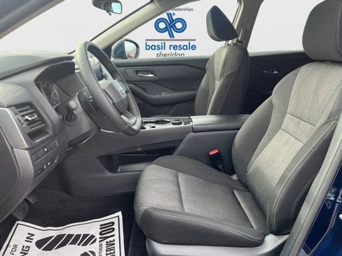 Used 2025 Nissan Rogue SV image 10