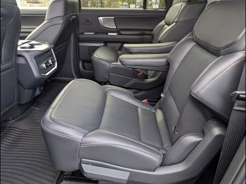 Used 2025 Ford Expedition Max Platinum w/ Driver's Package image 17