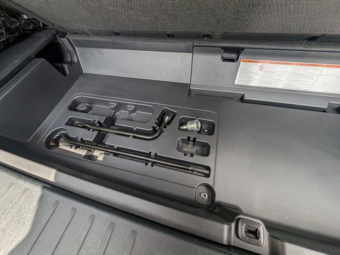 Used 2021 Toyota Highlander XLE image 42