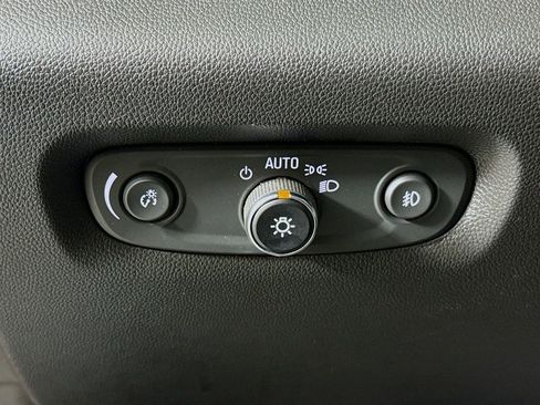 Used 2020 Chevrolet Traverse LT w/ LT Premium Package image 10