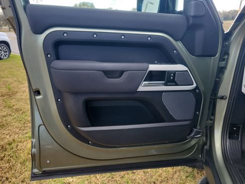 Used 2022 Land Rover Defender 110 SE image 15