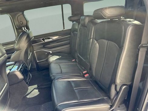 Used 2023 Jeep Wagoneer 4WD w/ Premium Group I image 15