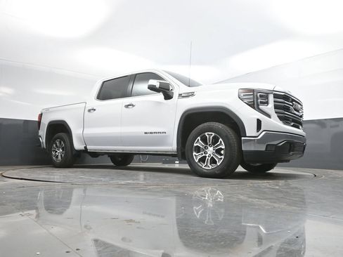 Used 2025 GMC Sierra 1500 SLT AWD/4WD image 32