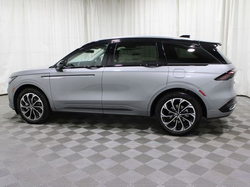 Used 2025 Lincoln Nautilus Reserve AWD/4WD image 27